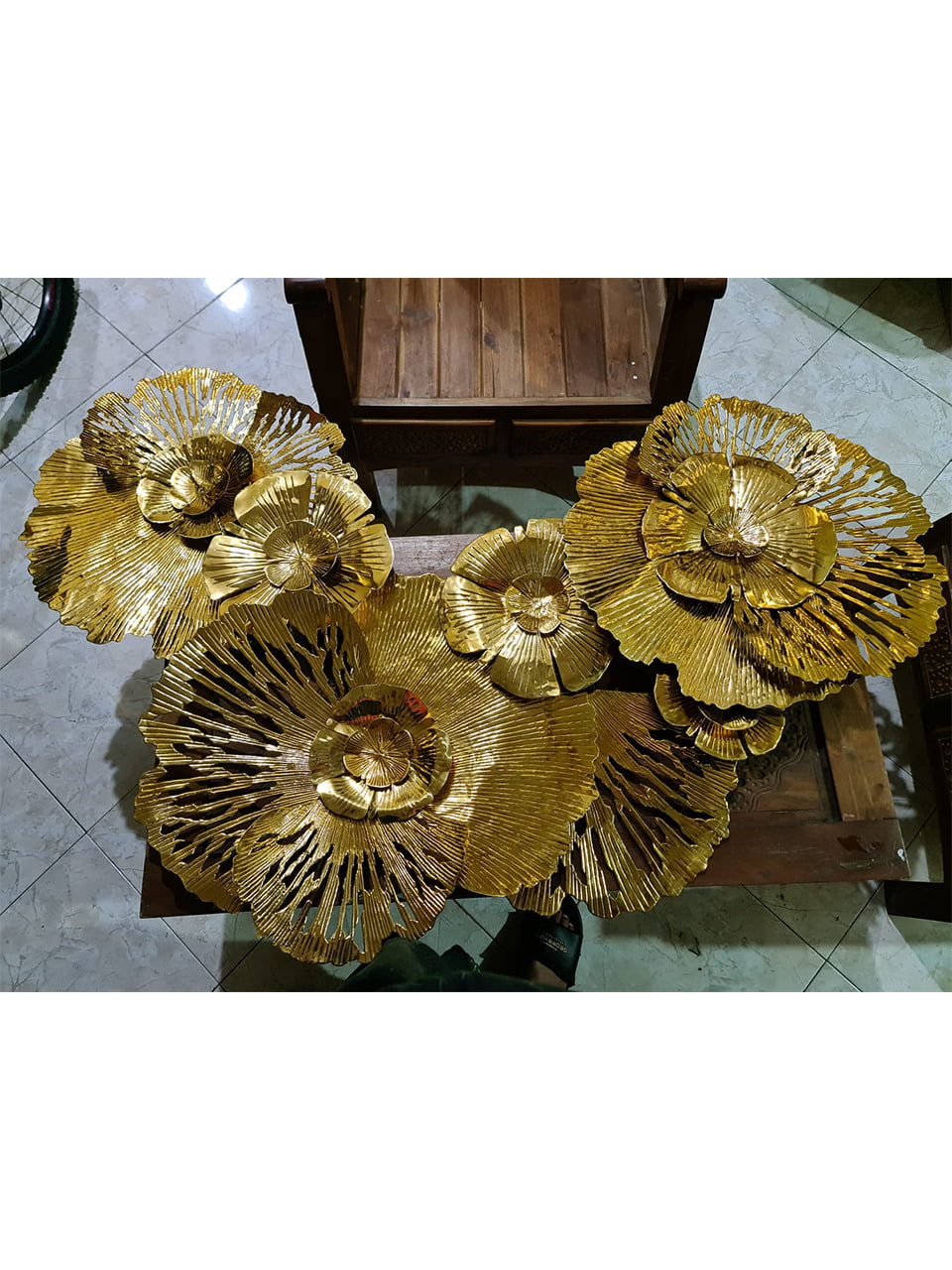 hiasan-dinding-kuningan