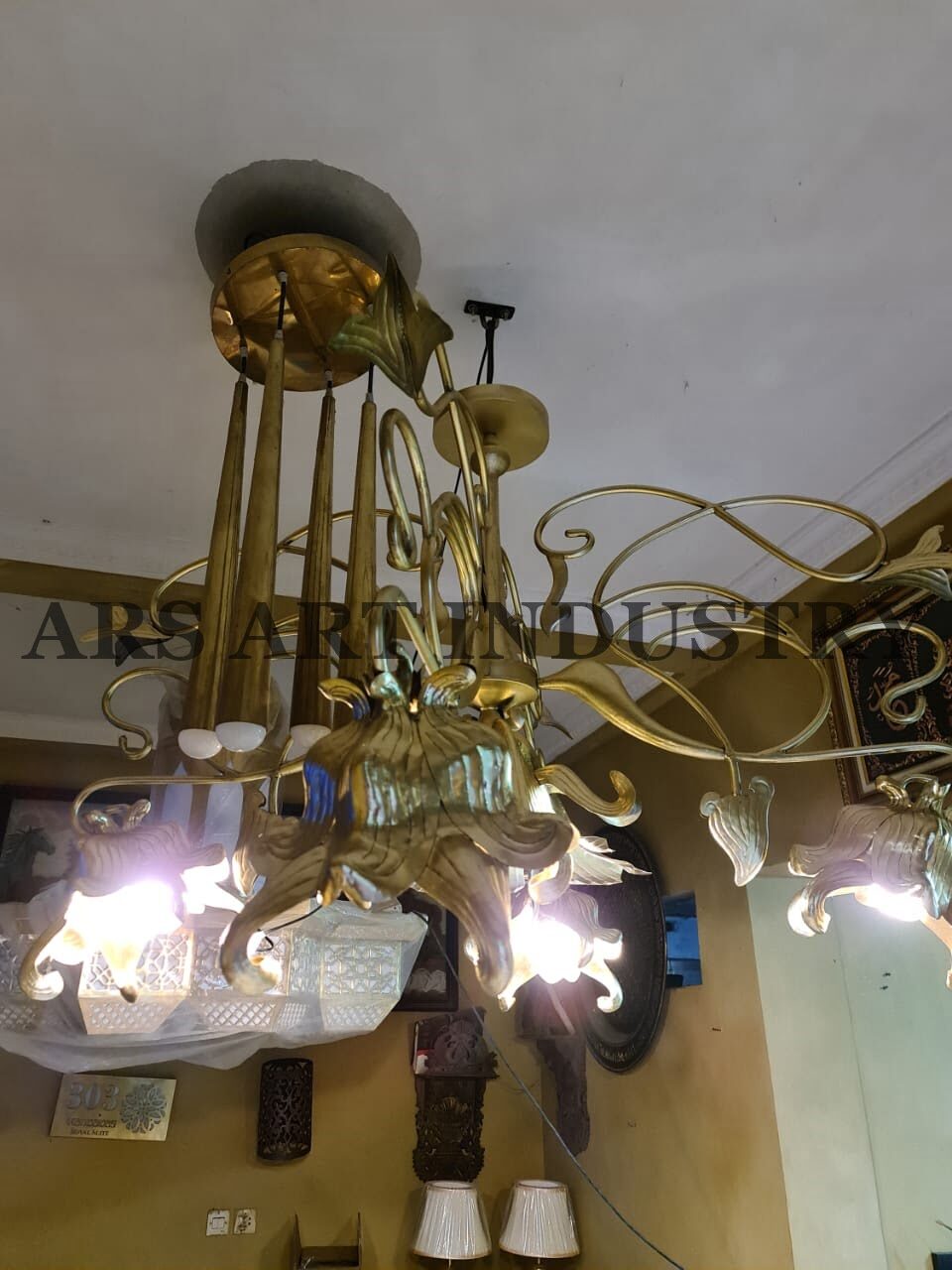 lampu-gantung-kuningan-model-bunga